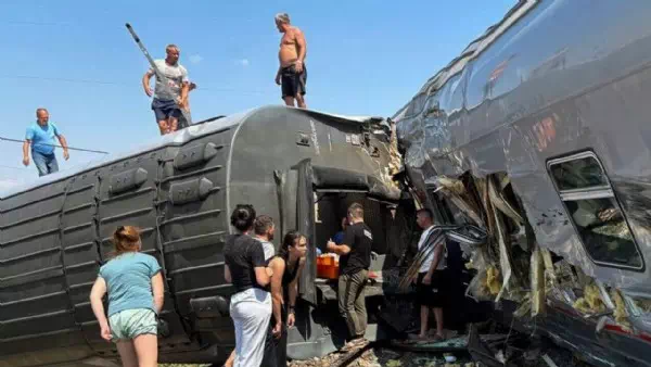 Zusammenstoß mit Lkw - Zug entgleiste – Tote und Verletzte in Russland