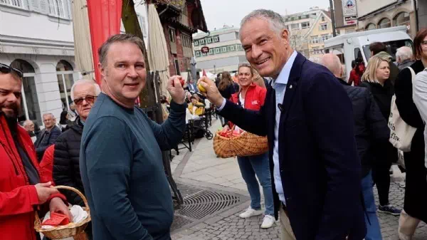 Auf Familienbesuch - Babler in Vorarlberg: „Das rote Ei gewinnt immer“