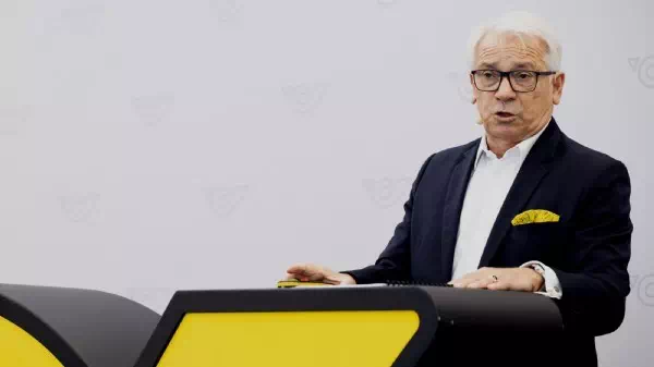 Mangelnde Kompetenz - Post-Chef teilt vor Ruhestand gegen Politik aus