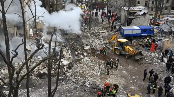 Mehrere Explosionen - Tote bei russischen Angriffen auf Kiew und Charkiw