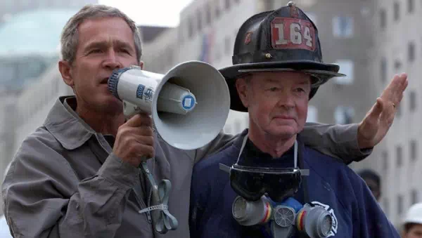 Mit Bush in Trümmern - 9/11-Ikone Bob Beckwith mit 91 Jahren gestorben