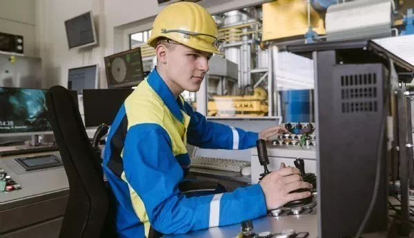 Firmen geschlossen - Super-Taifun „Yagi“ bedroht Wirtschaft in Südchina