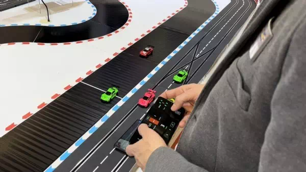 Neuheit ab Herbst 2024 - Ohne Schienen! Diese Carrera-Bahn ist die Zukunft