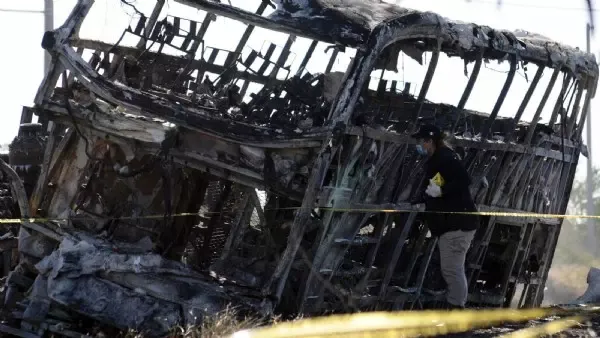 Drama in Mexiko - Bus brannte nach Unfall aus: Mindestens 18 Tote