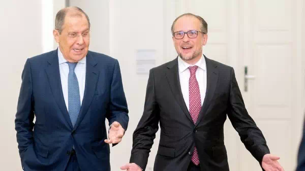 Regierung auf Jobsuche - Politik aktuell: Schwarzer Pechvogel, blaue Sphinx