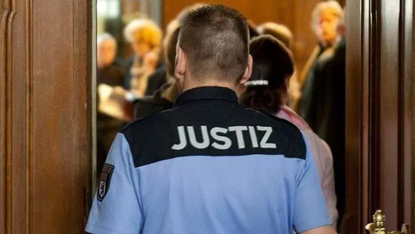 Bestreitet Vorwurf - Ex-Stasi-Mitarbeiter wegen Mord (1974) vor Gericht