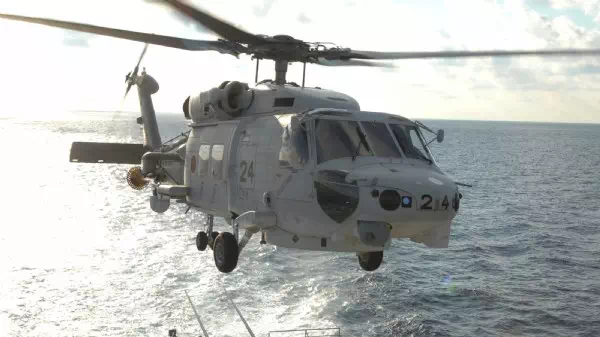 Sieben Vermisste - Japan: Militärhubschrauber kollidierten, ein Toter