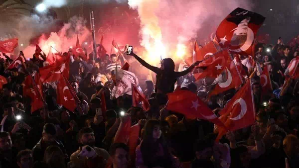 Opposition triumphiert - Erdogans Partei verliert bei Wahl in Istanbul