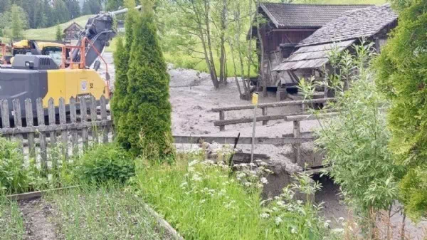 Brücken mitgerissen - Südtiroler Dorf wegen Schlammlawine evakuiert