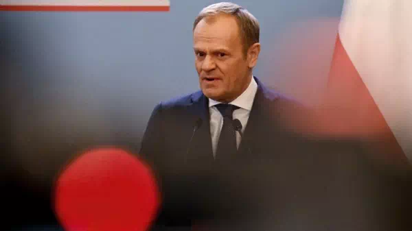 Russen-Spionagefälle - Tusk will „Verrat mit glühendem Eisen ausbrennen“