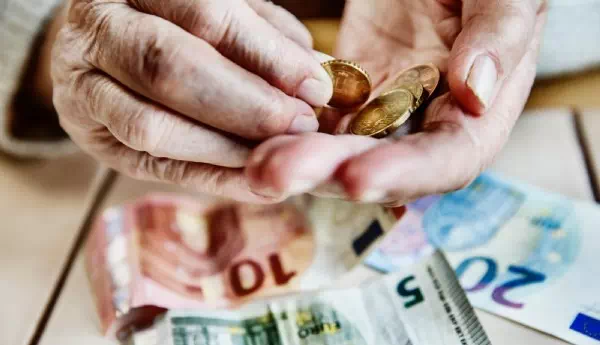 40,5 Prozent weniger - Gröscherlzählen im Alter: Pension macht Frauen arm