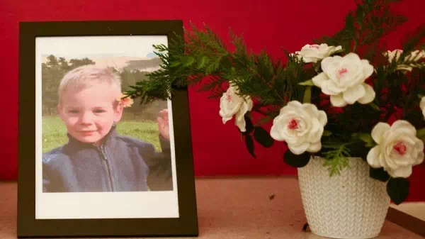 Traurige Gewissheit - Spaziergänger findet Knochen  von Émile (2)