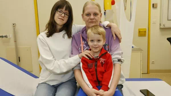 Wie Titan helfen kann - Horror-Krankheit Skoliose: „Schimpften mich Kamel“