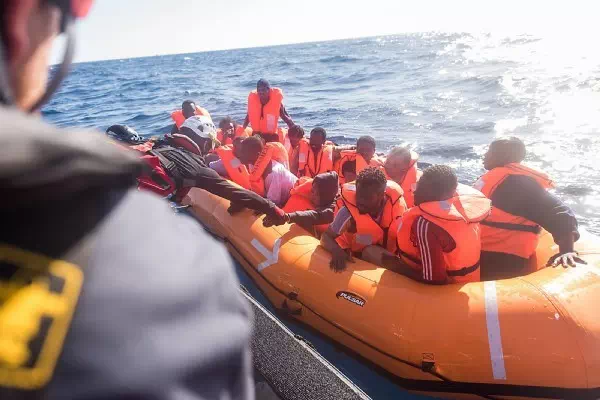 Karte statt Bargeld - Wenn Flüchtlinge den Diktator finanzieren