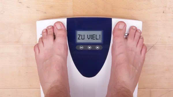 Zielgerichtet denken - Waage schlägt Alarm: Jetzt runter mit den Kilos!
