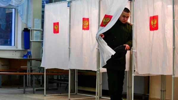 Wie Duschvorhang - Pfui! So schäbig sehen Russlands Wahlkabinen aus