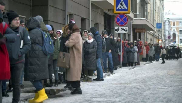 Opposition im Aufwind? - Russen stehen Schlange für Putin-Gegner Nadeschdin