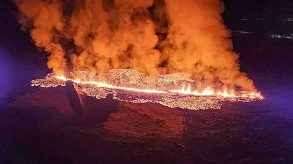 Intensive Bebenserie - Island: Neuer Vulkanausbruch, Grindavik evakuiert