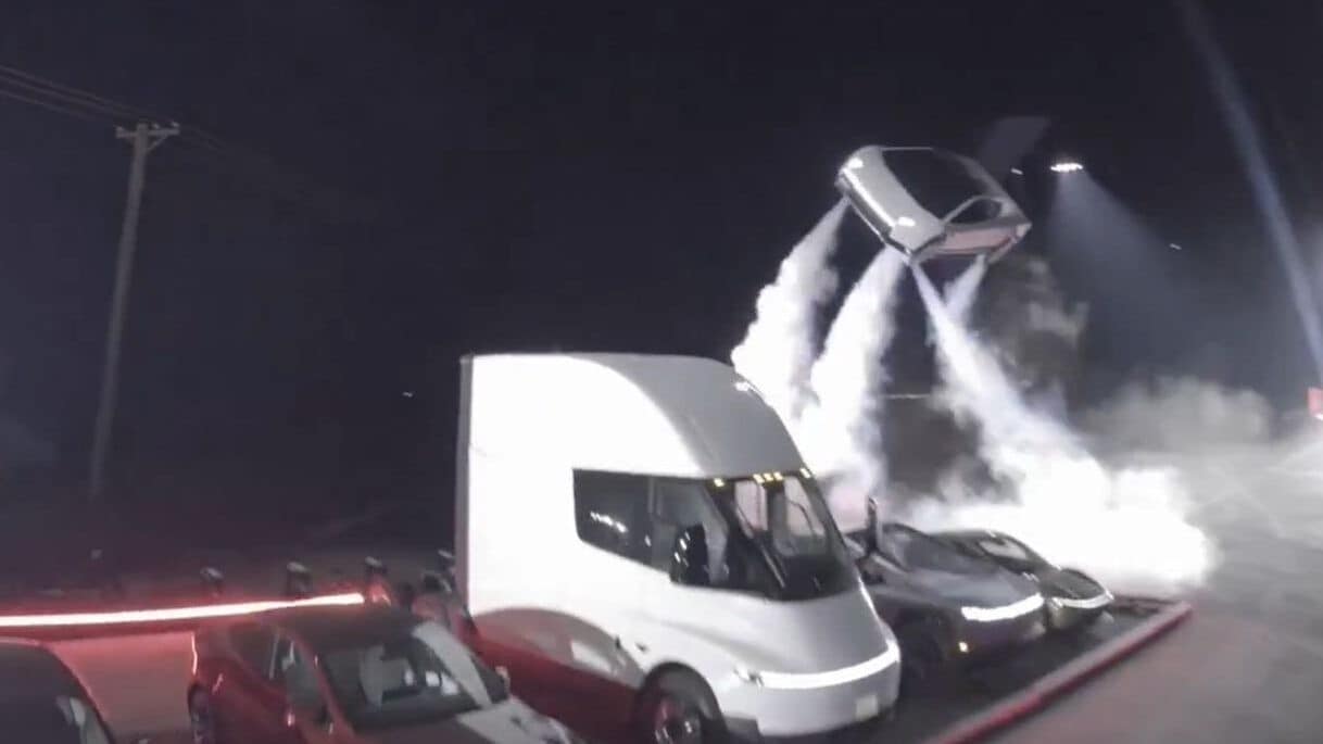 Tesla präsentiert fliegenden Sportwagen mit Düsen!