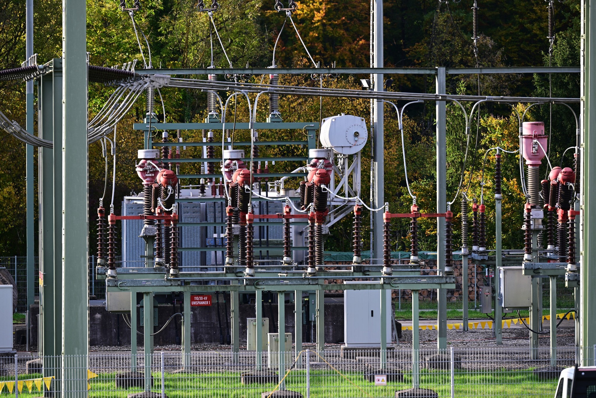 Betriebsergebnis sinkt: Strompreise bleiben stabil