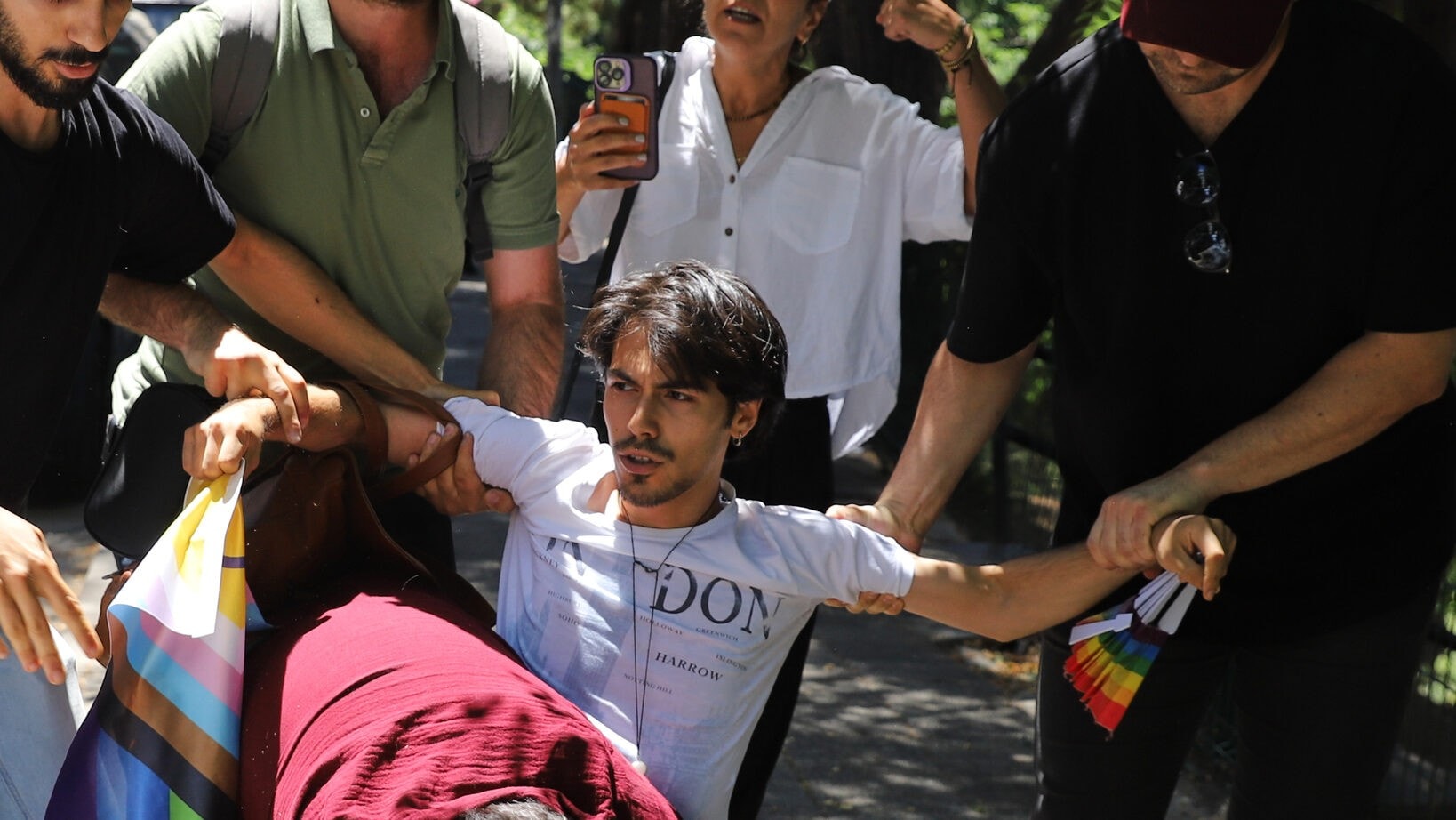 Istanbul: Polizei stoppt inoffizielle Pride Parade