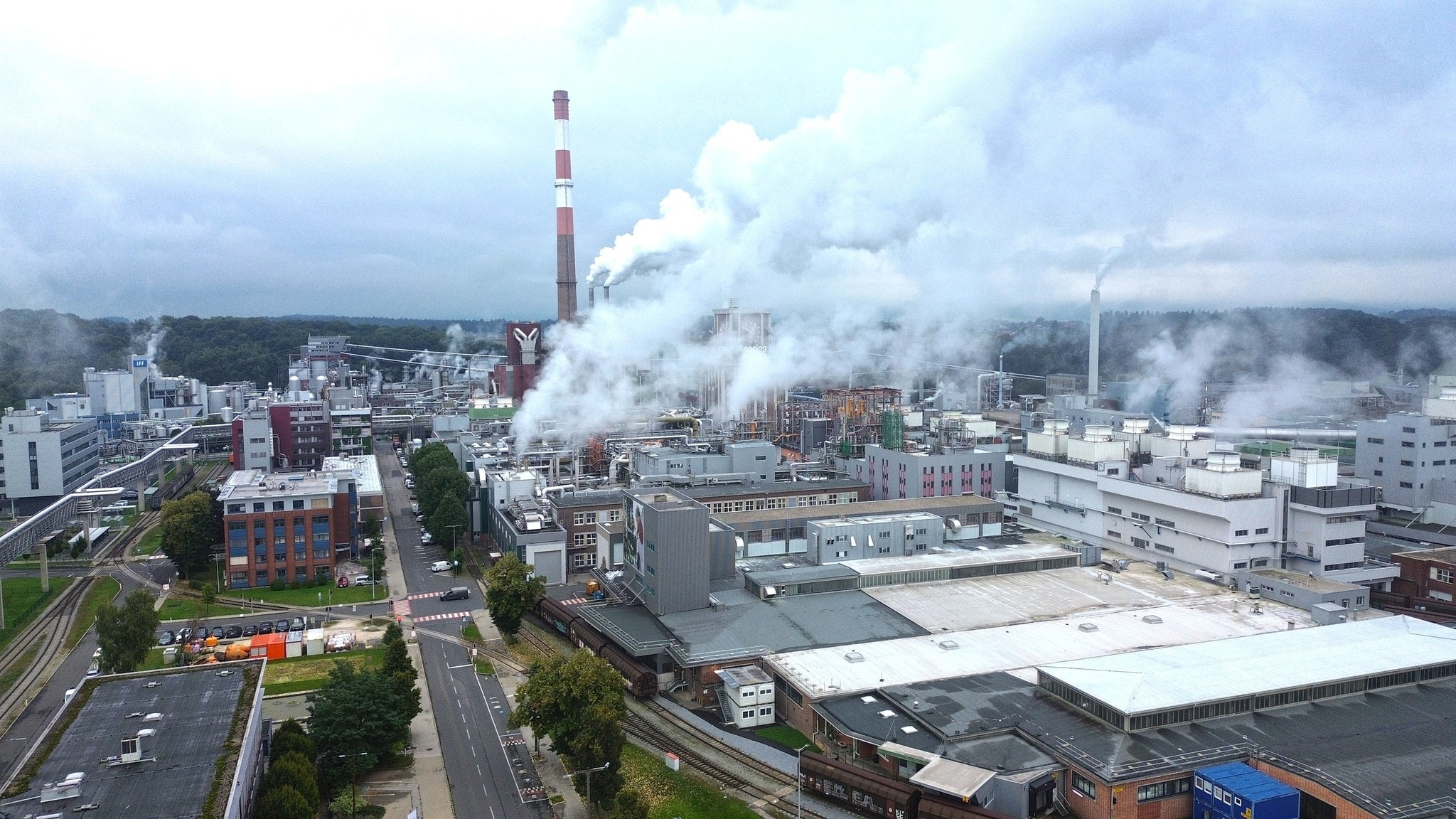 Lenzing: Verlust sinkt, Aussichten bleiben trüb