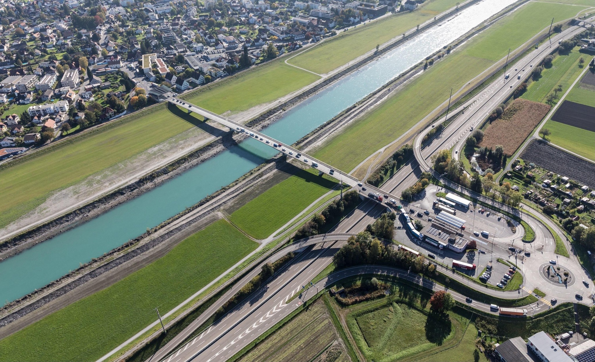 „Fahrradbrücke über den Rhein: Förderzusage fehlt“