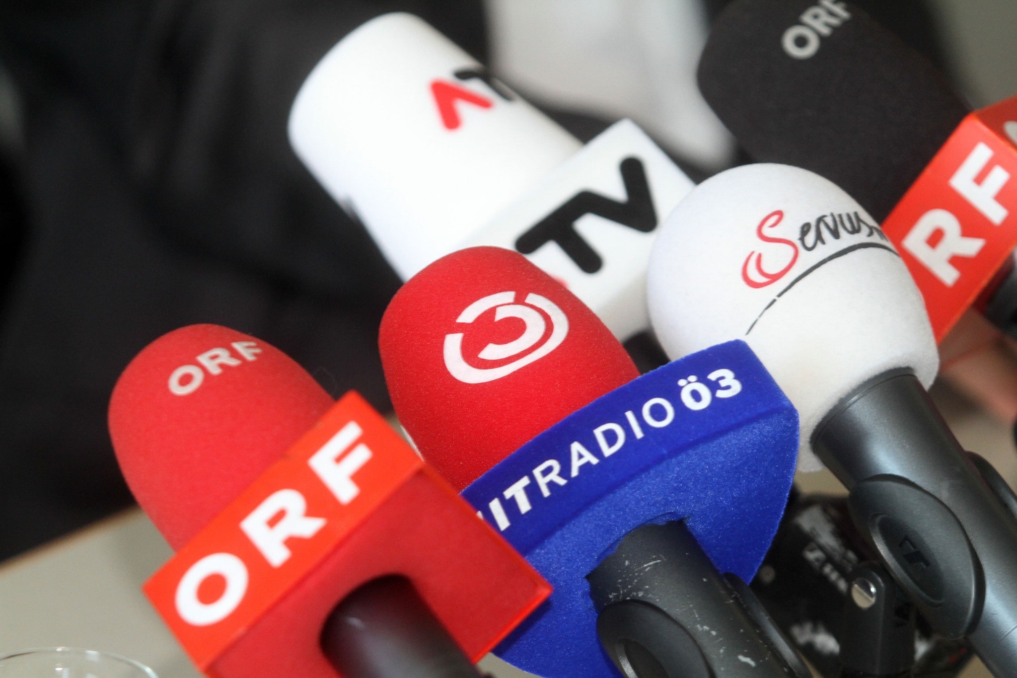 „ORF-Mitarbeiter schubst Journalistin bei Babler“