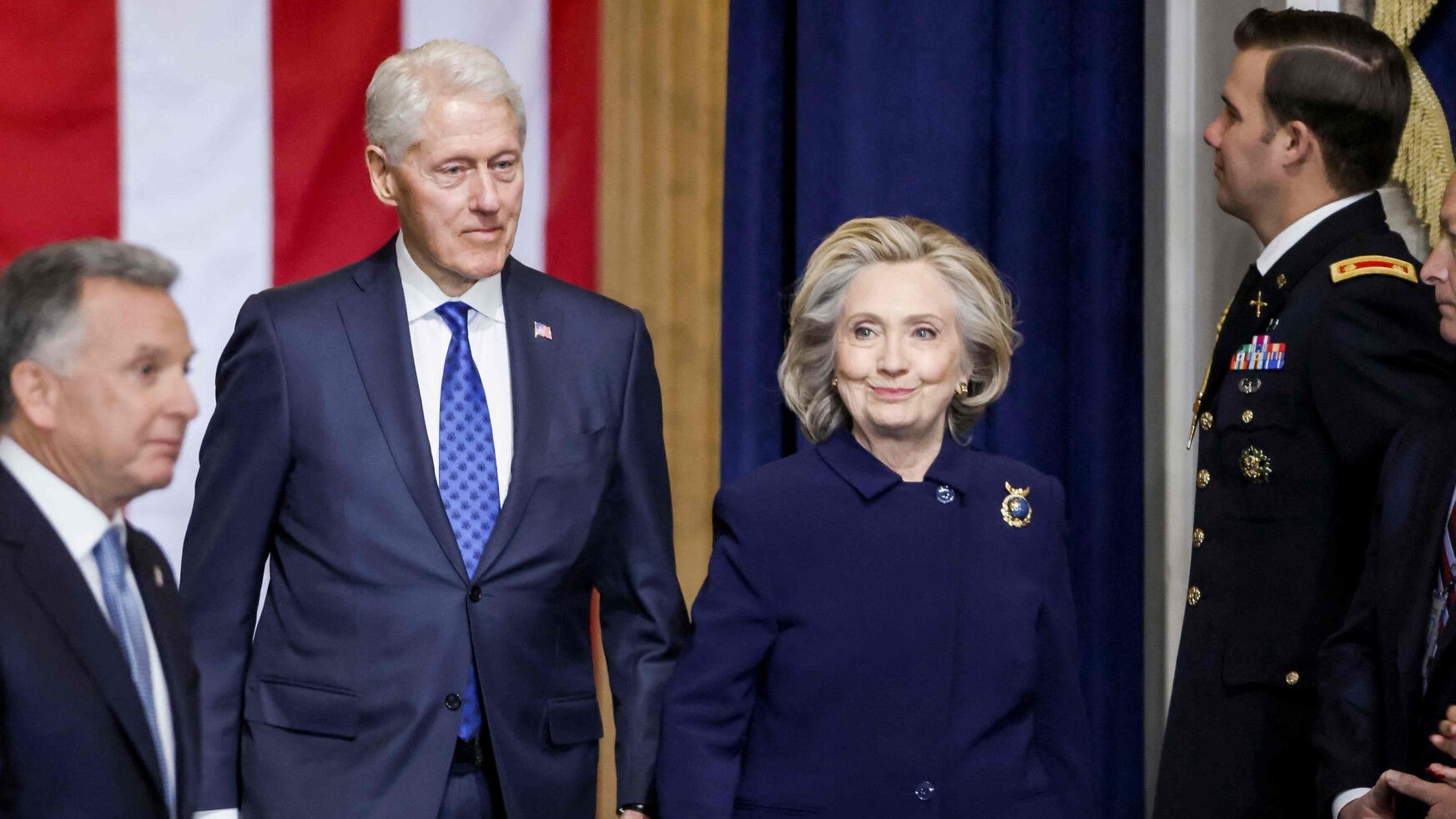Clintons fordern Live-Aussage zu Epstein-Skandal