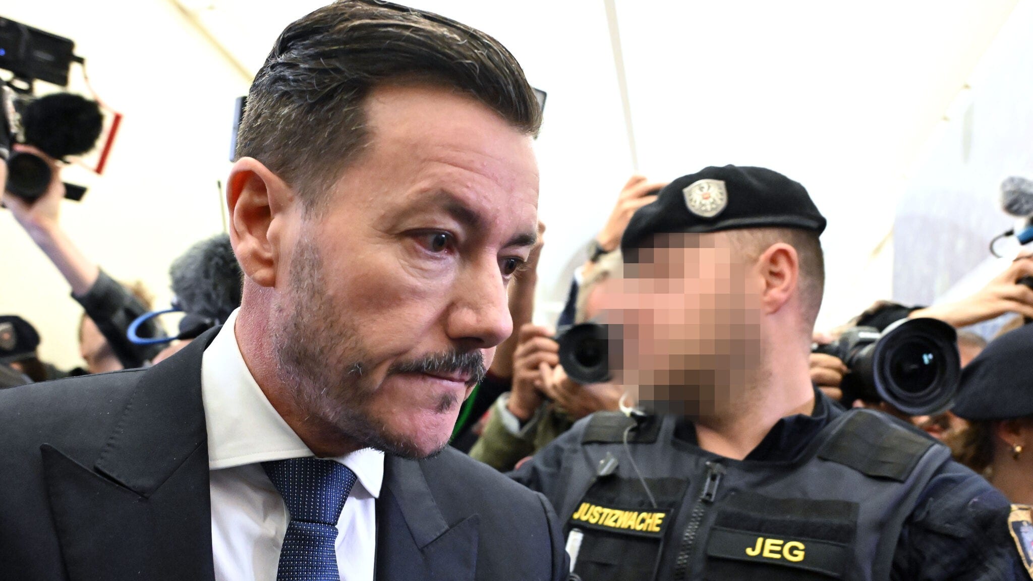 „Benko unter Verdacht: Dienstvertrag gefälscht?“