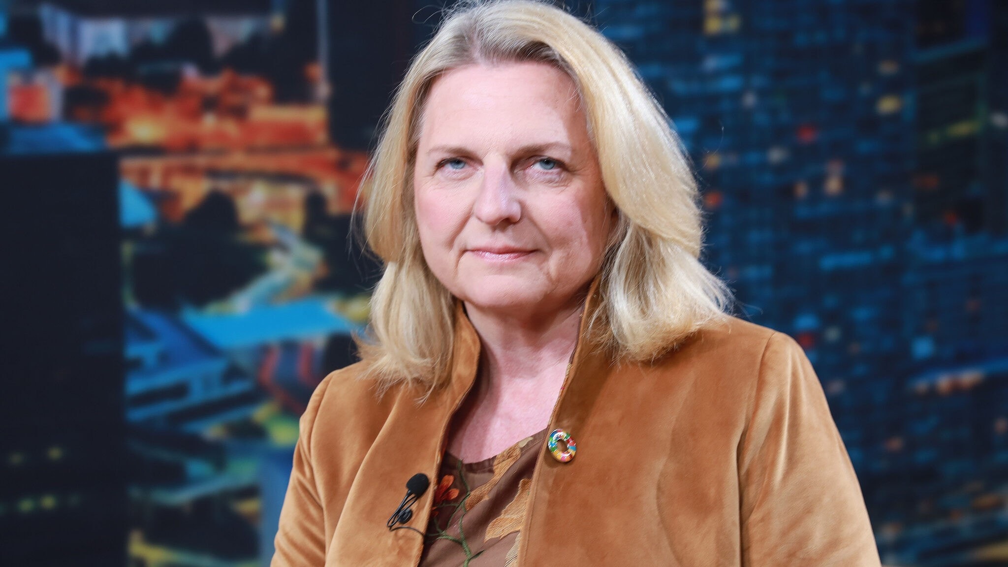 NEOS fordern Staatsbürgerschaftsentzug für Kneissl