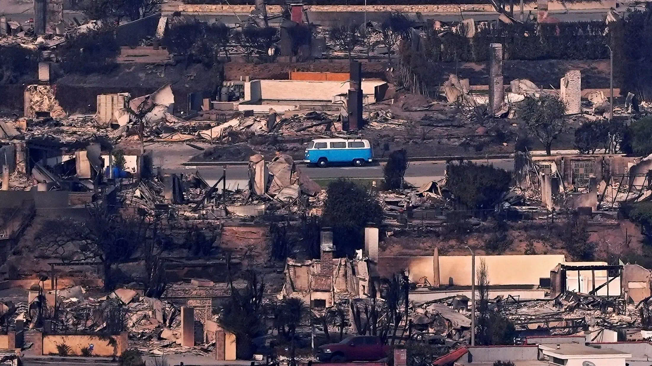 VW Bulli übersteht verheerende Brände in Kalifornien!