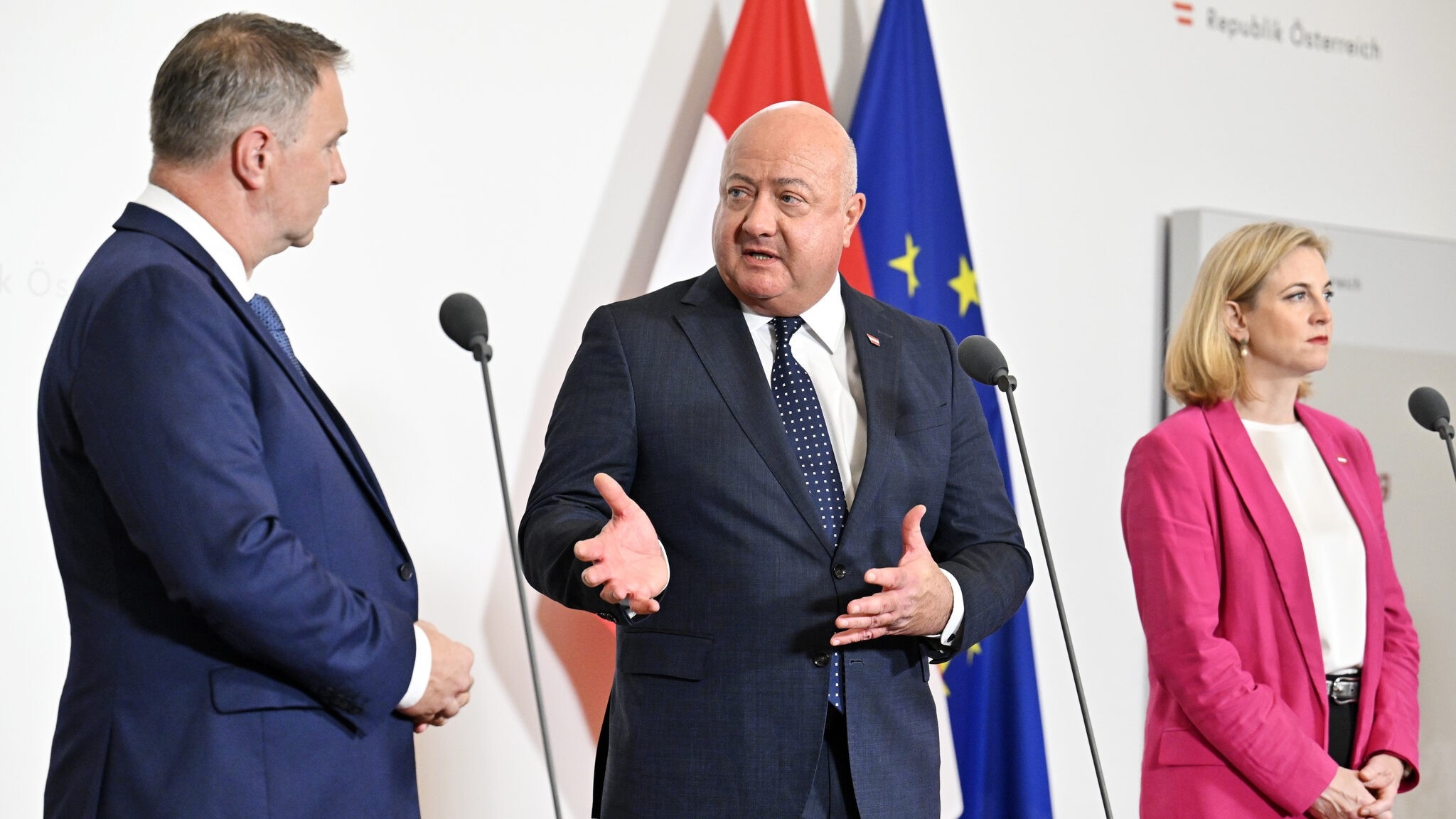 „2600 Beamte weg: Sparmaßnahmen in Österreich“