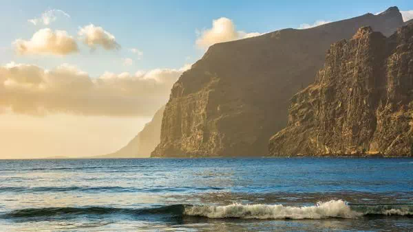 Riesenwelle auf Teneriffa: 3 Tote und Verletzte