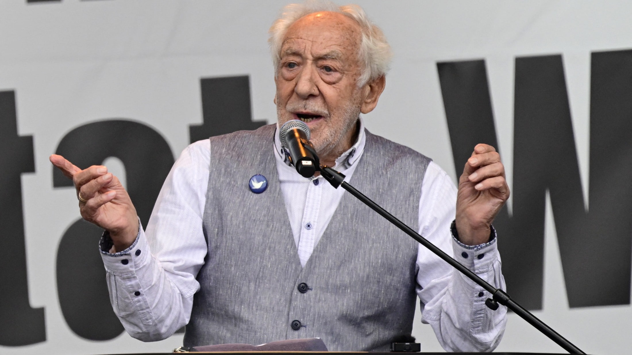 „Didi Hallervorden polarisiert bei Wahlauftritt“
