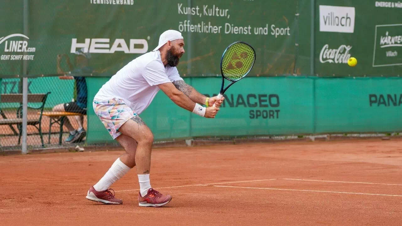 Vom Sturz zum Sieg: Mario Kargl erobert Tenniswelt