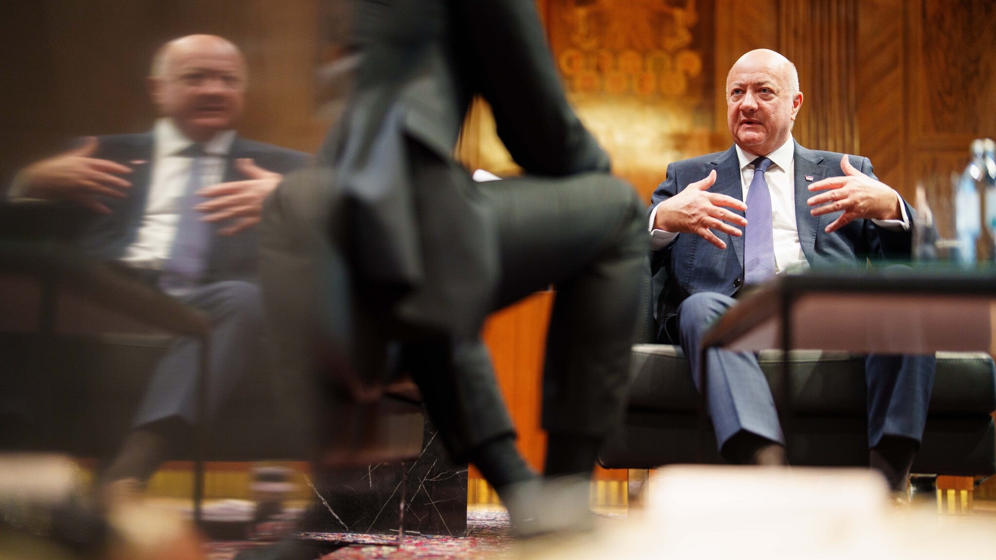 Kanzler Stocker: Kerosin-Krise und ORF-Skandale