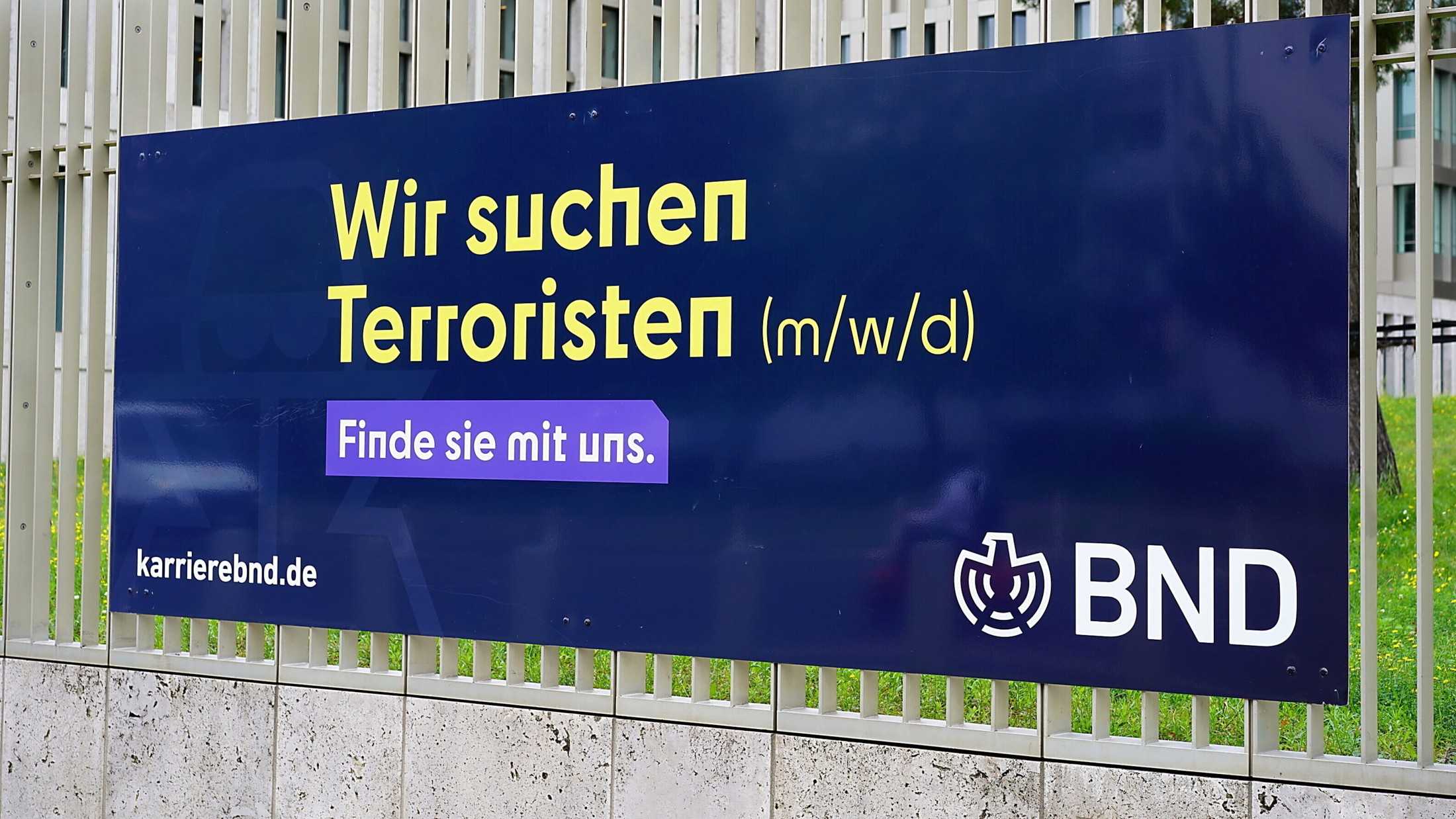 Deutschland stärkt Militär und Geheimdienste radikal