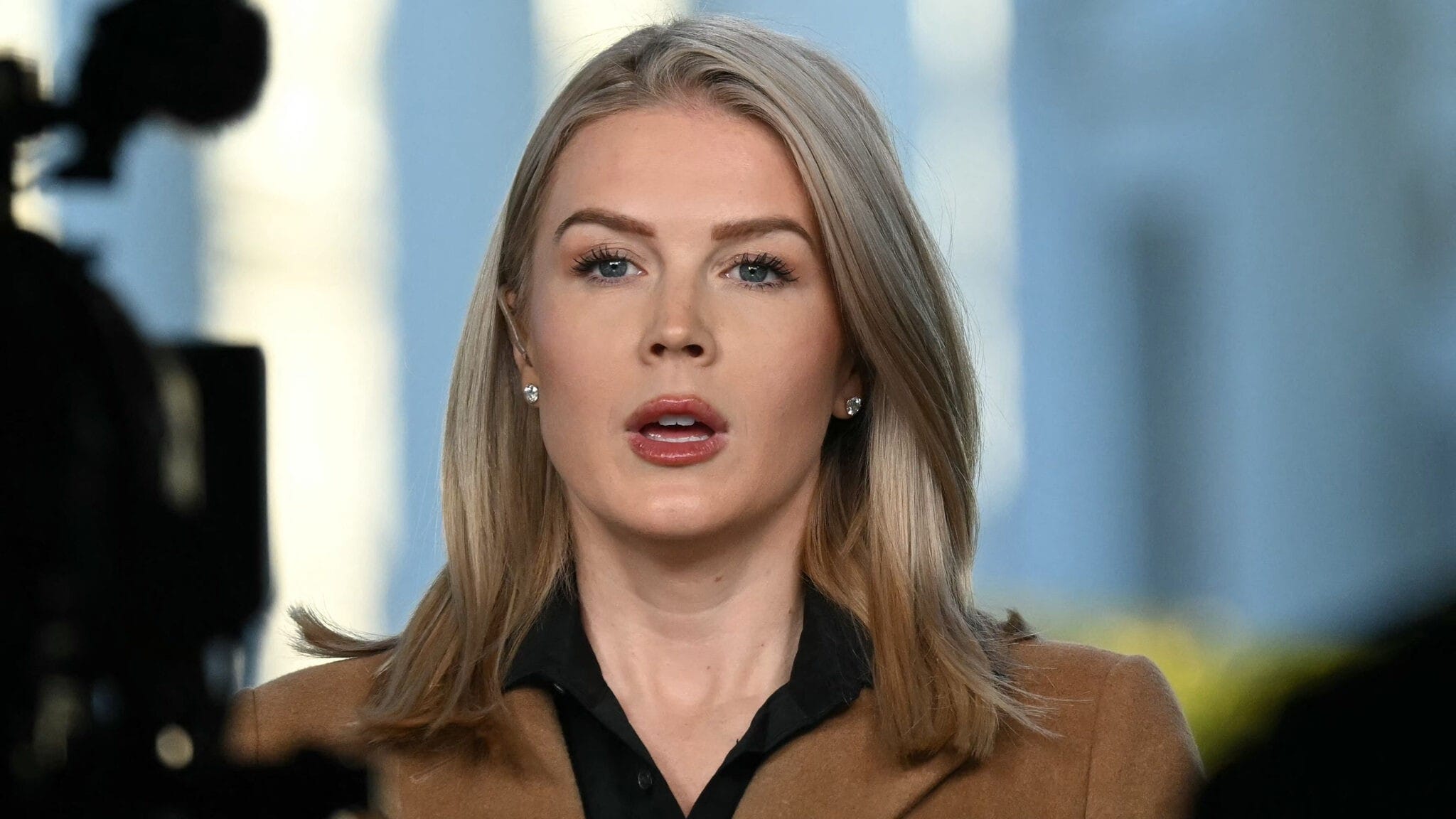 ICE greift in privates Umfeld von Leavitts an!