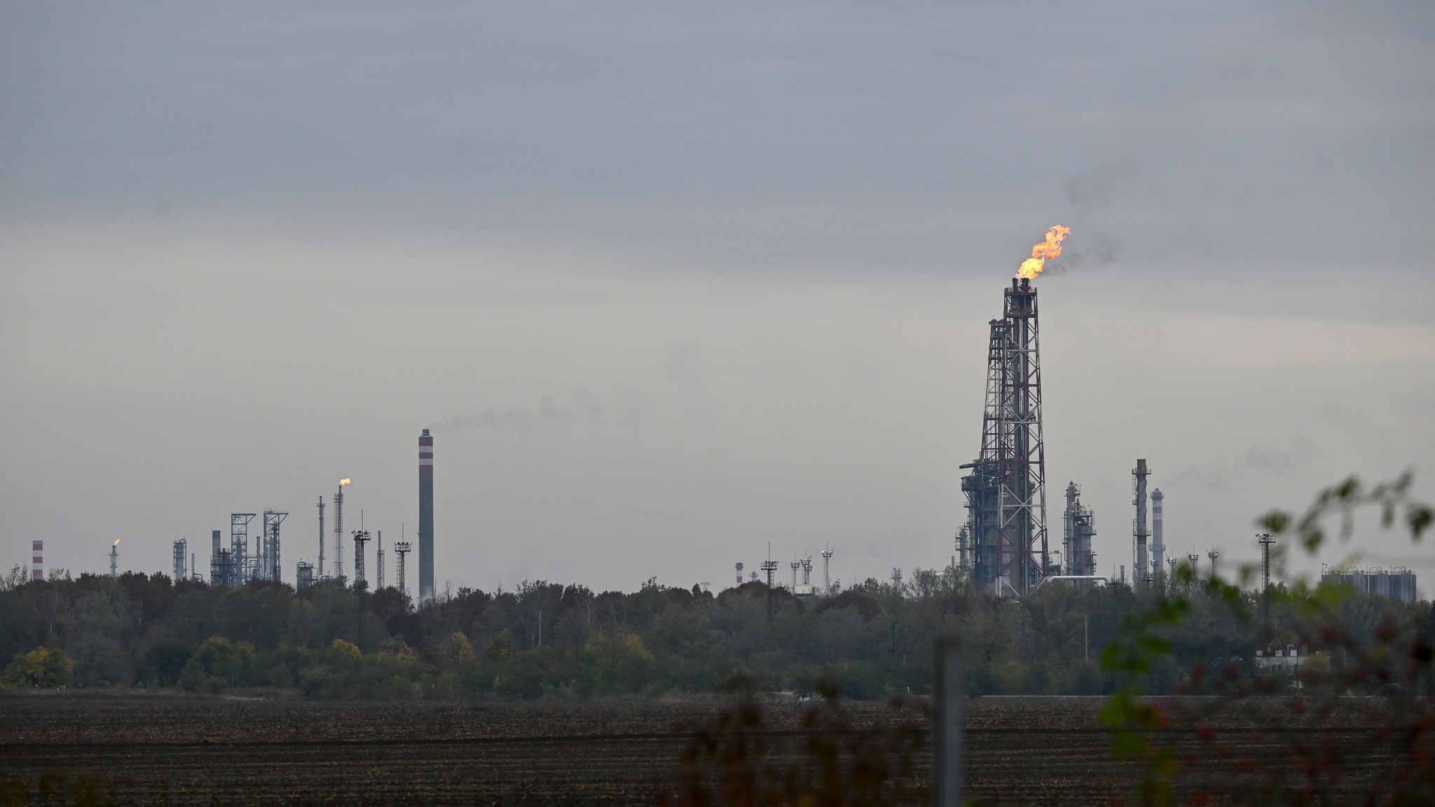Großbrand in ungarischer Raffinerie: Keine Verletzten