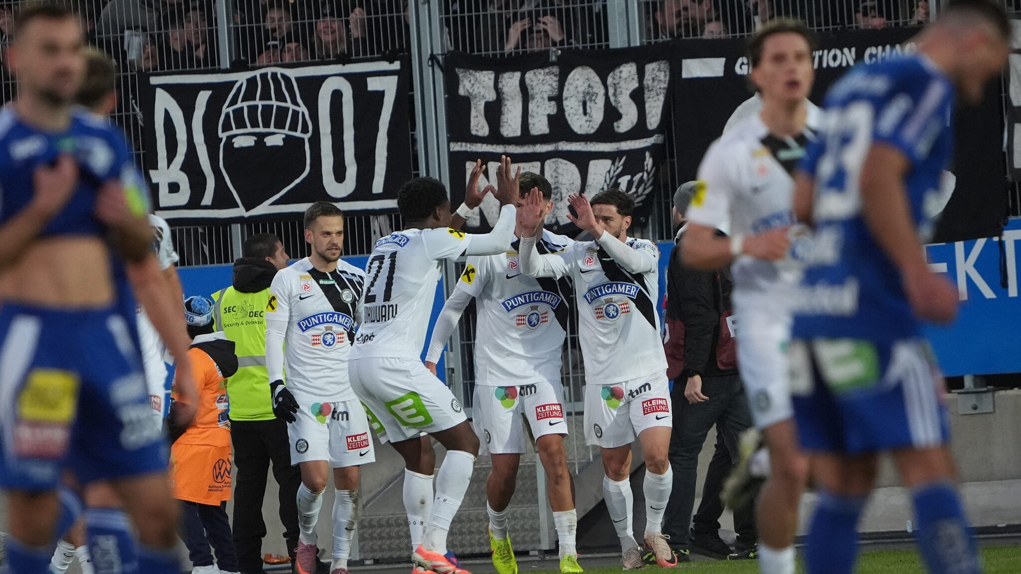 Sturm Graz rettet sich mit Sieg in Hartberg