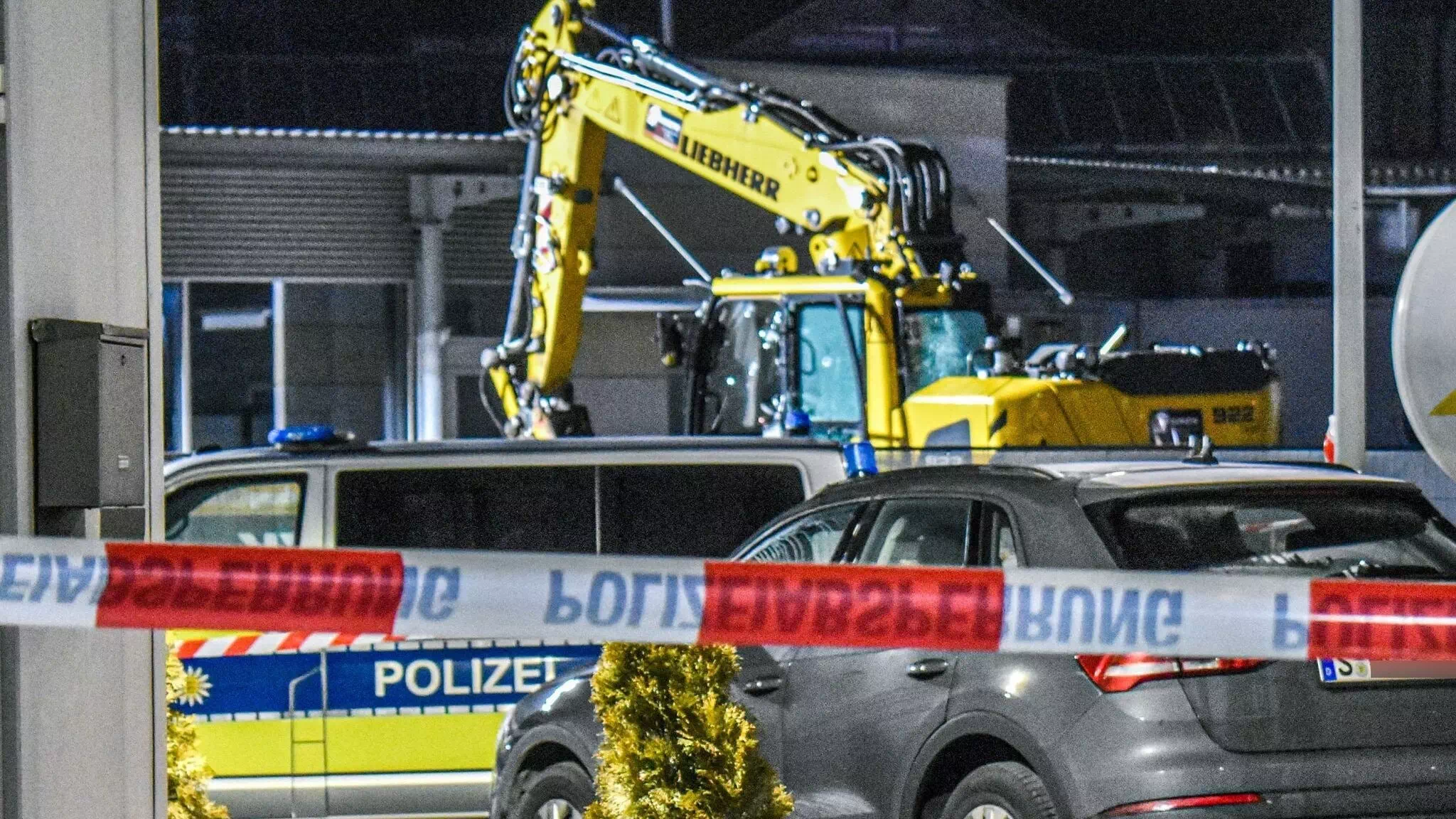 Amokfahrt mit Bagger: Polizei schießt Verdächtigen nieder