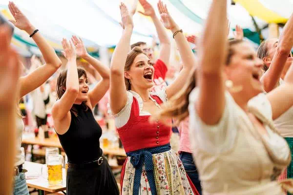 Majkas Musikvideo erobert Ungarn und Österreich!