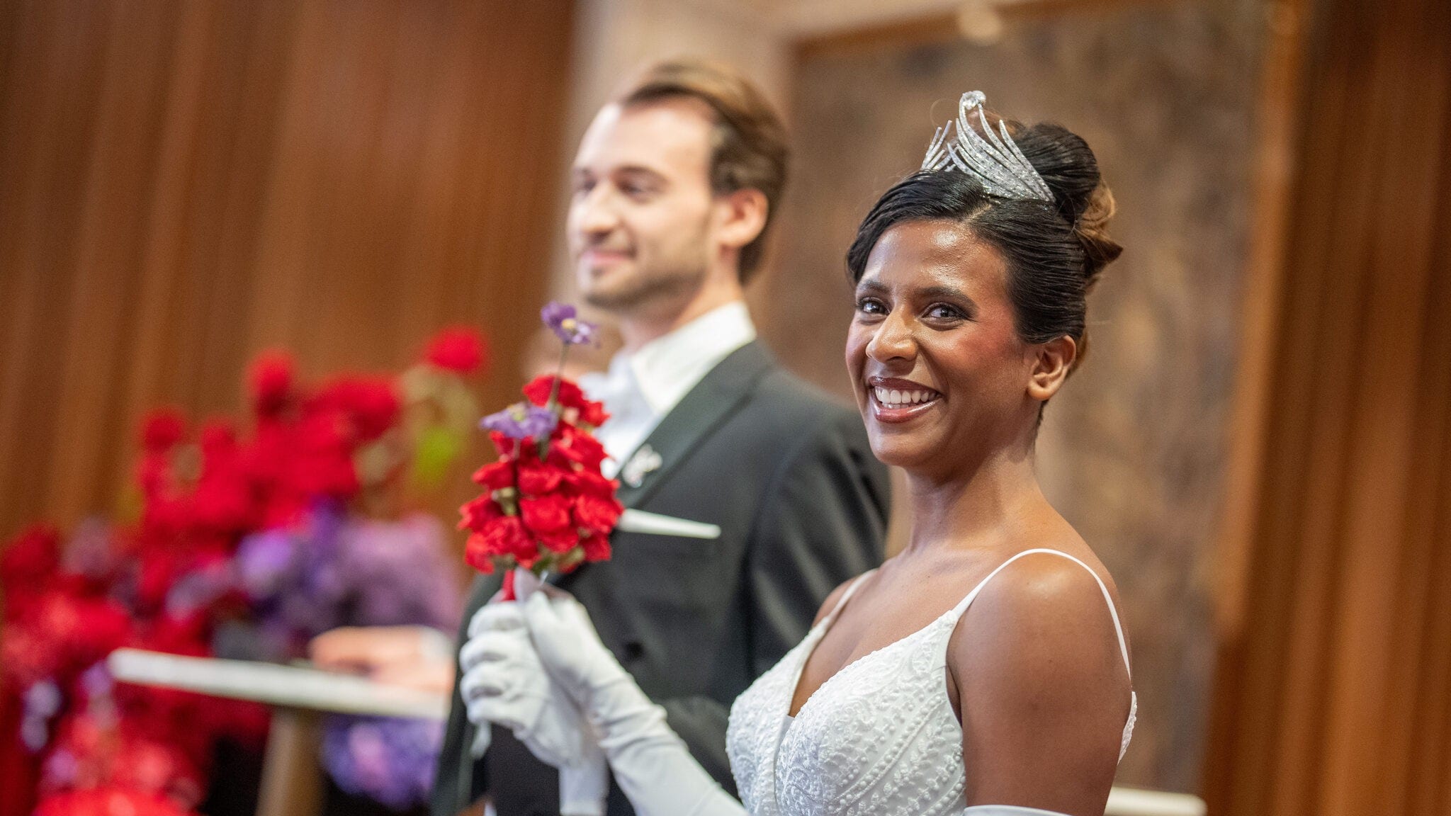 „Glanz der Tiaras: Ausstellung beim Opernball“