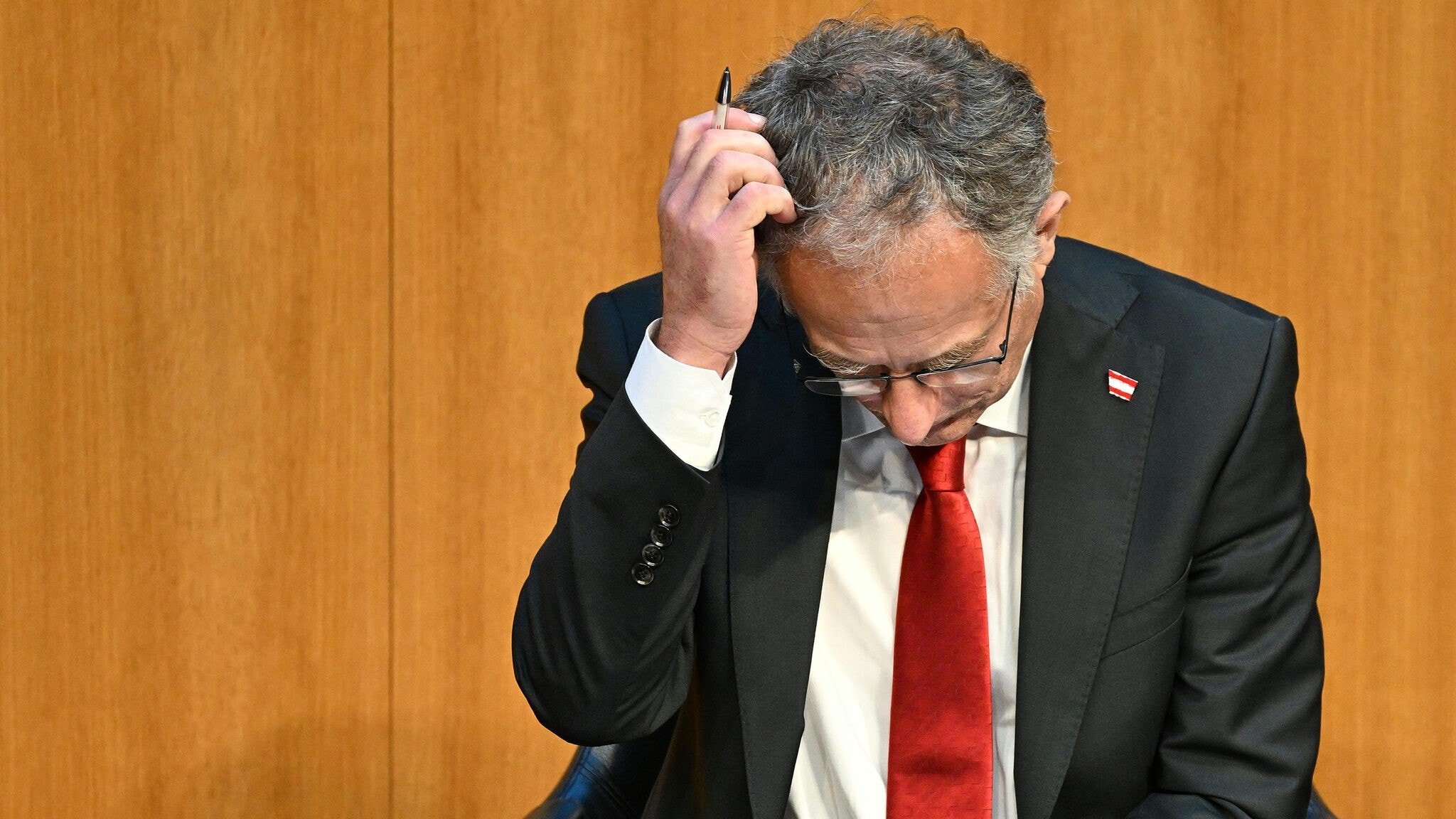 FPÖ fordert Budgetanpassung nach EU-Prognose