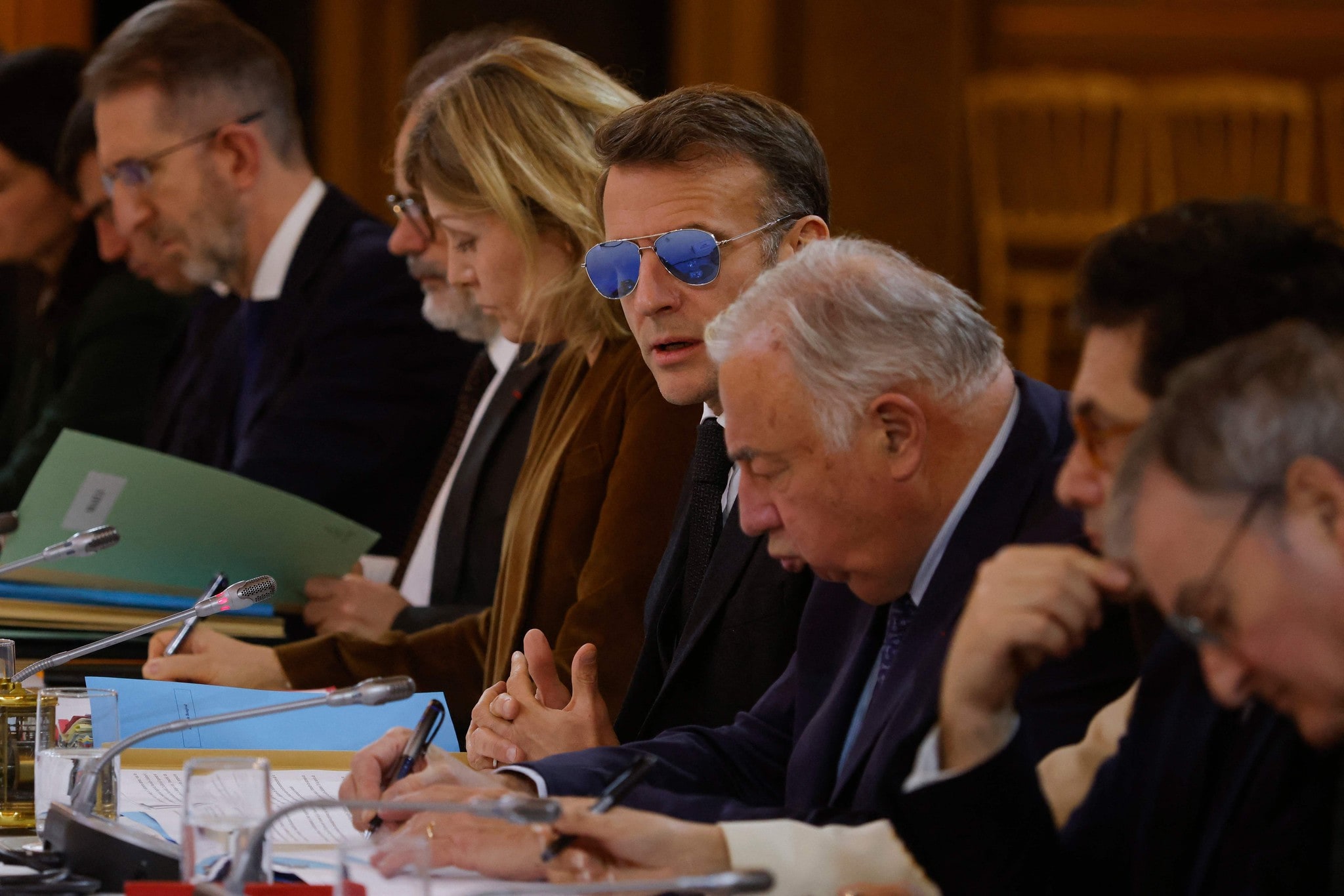 Macron's Pilotenbrille: Stil mit ernstem Hintergrund