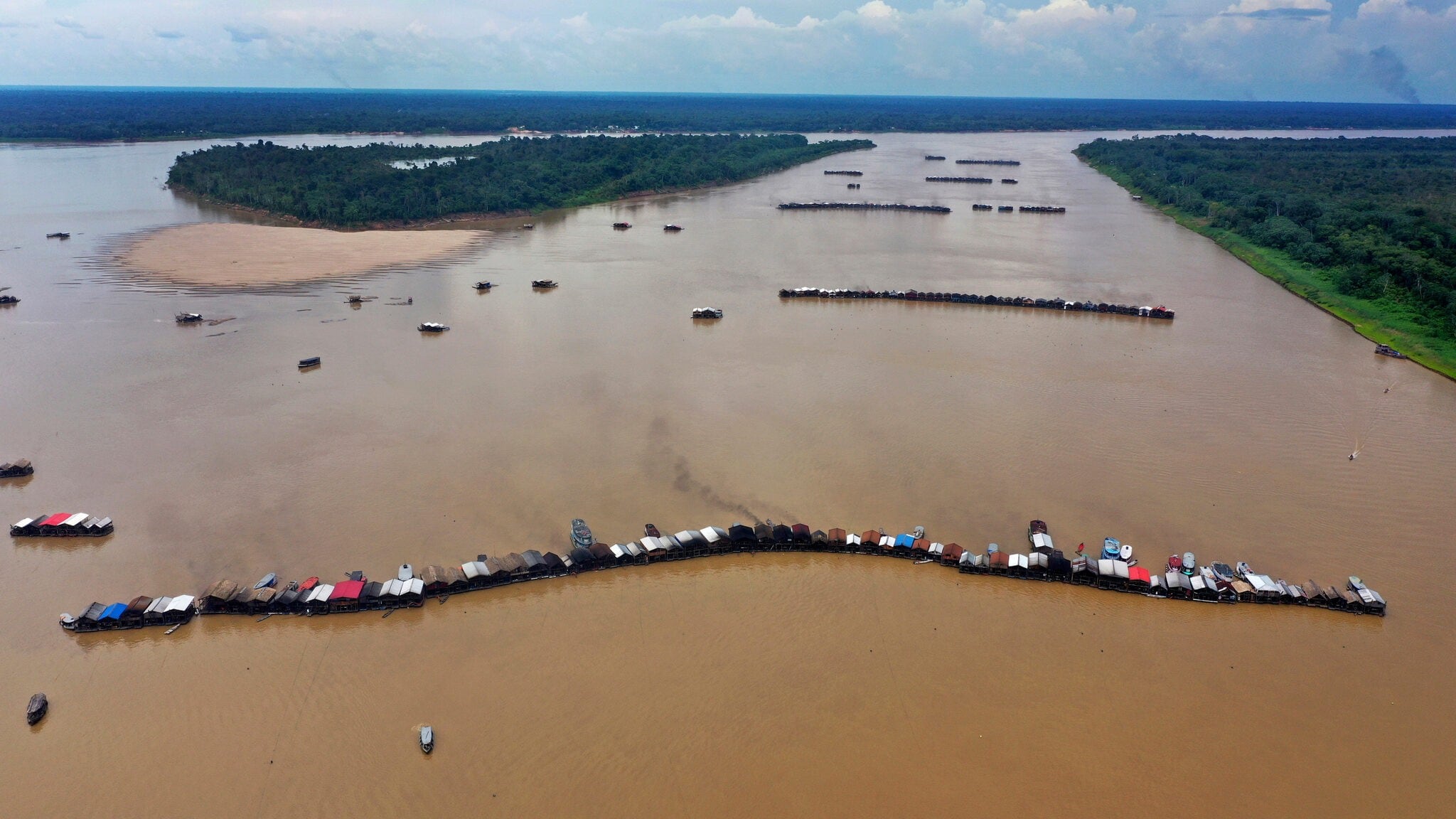 „Polizei stoppt illegale Goldsucher im Amazonas“