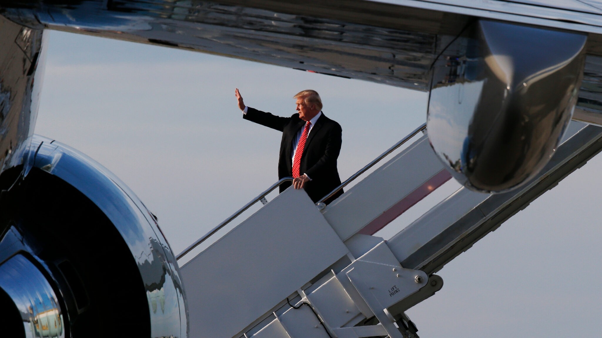 „Trump International Airport: Palm Beach ehrt Trump“