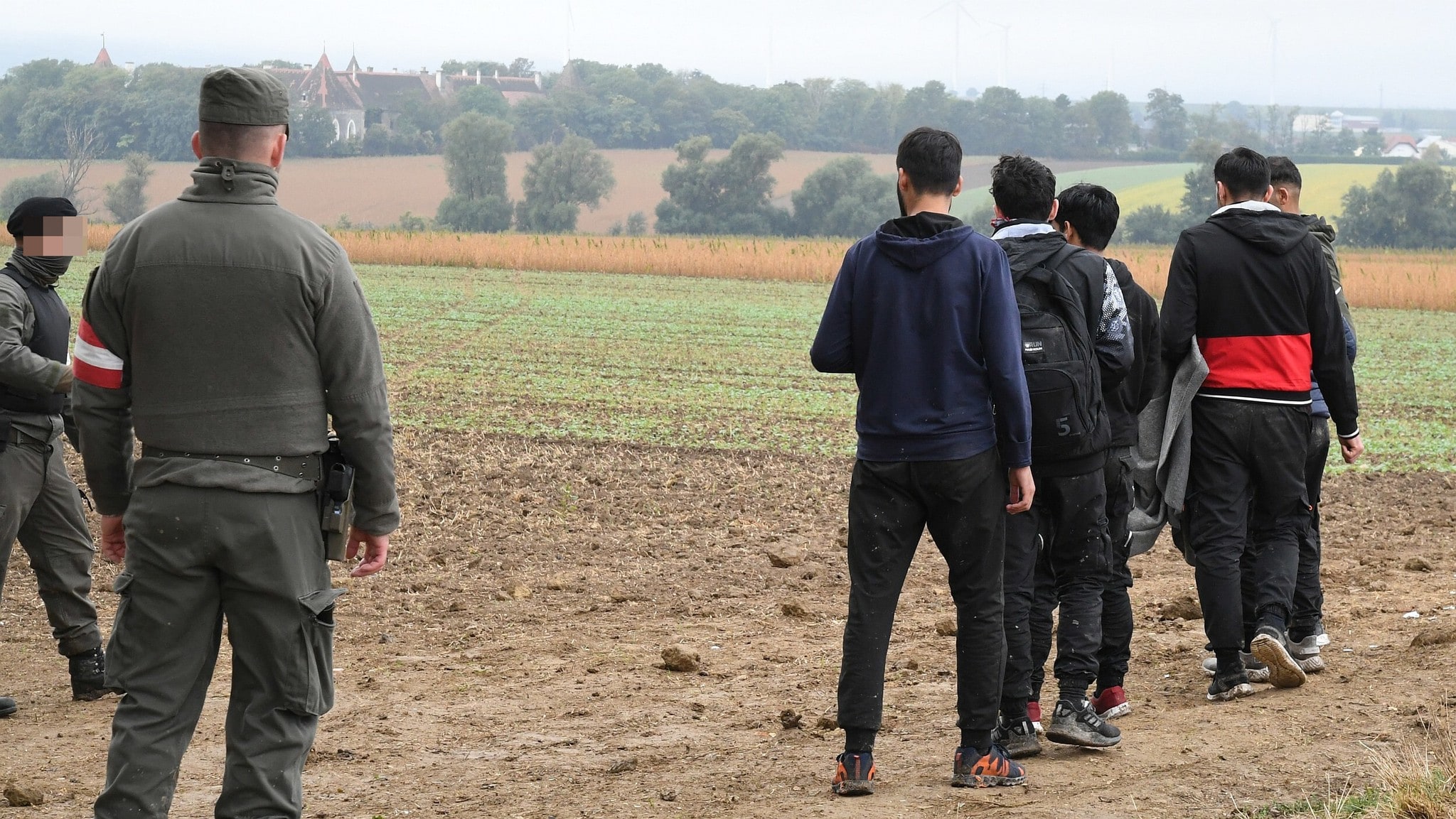 Mehrheit der Österreicher unterstützt strenge Migrationspolitik