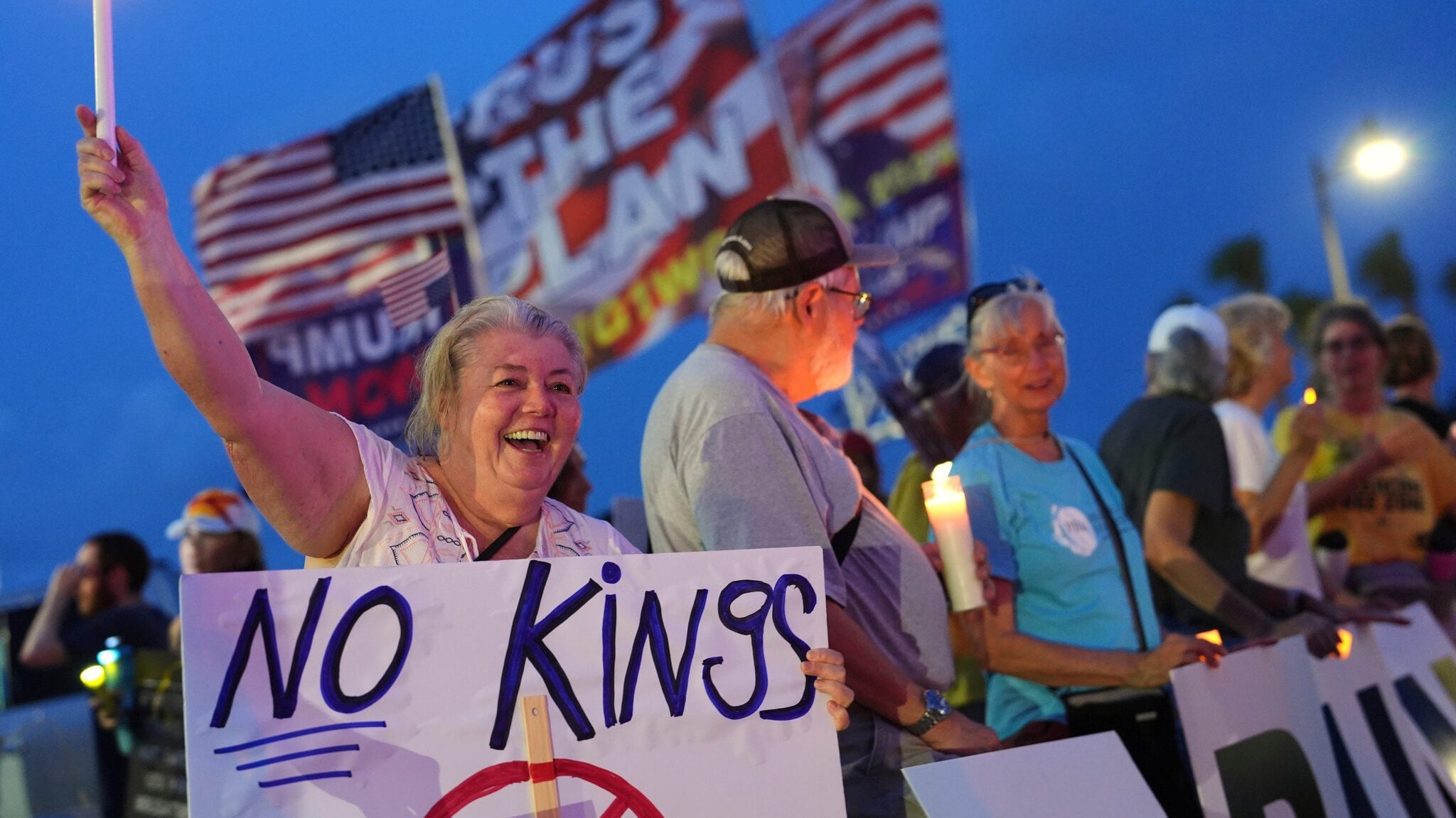 „Keine Könige“: Protest gegen Trumps Politik in Wien